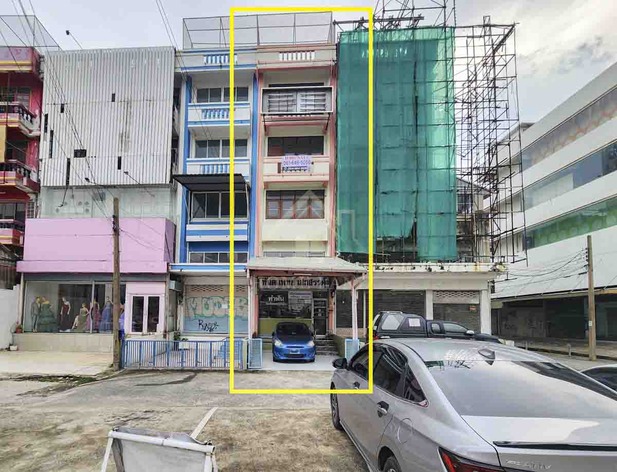 อาคารพาณิชย์ 4.5 ชั้น อ่อนนุช 60 ติดถนนใหญ่ ใกล้รถไฟฟ้า มีที่จอดร