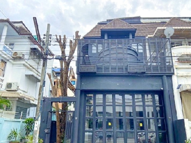 โชว์รูม 4 ชั้น 6นอน MRT รามคำแหง 1.7กม. ศรีวรา เหม่งจ๋าย สตูดิโอ