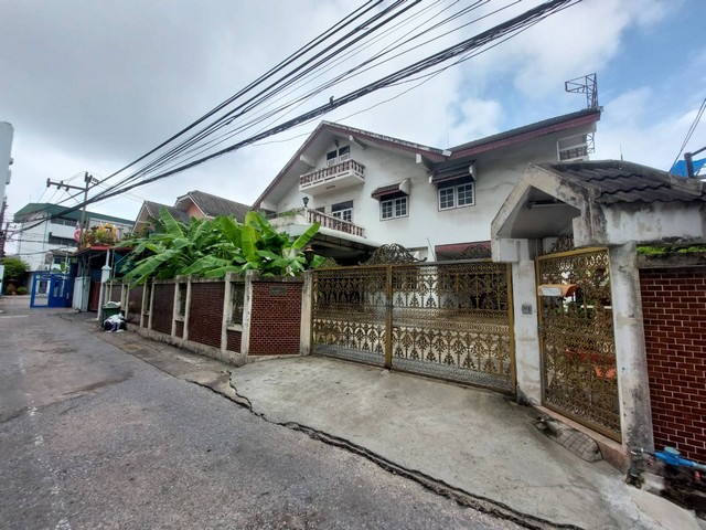 บ้านเดี่ยวขนาดใหญ่ อยู่ใกล้แหล่งชุมชน ซอยสาธุประดิษฐ์48