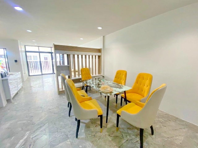 BTS ทองหล่อ 800ม สุขุมวิท 45-51. จดทะเบียน​ได้ บ้าน 2ชั้น 35ตร.วา