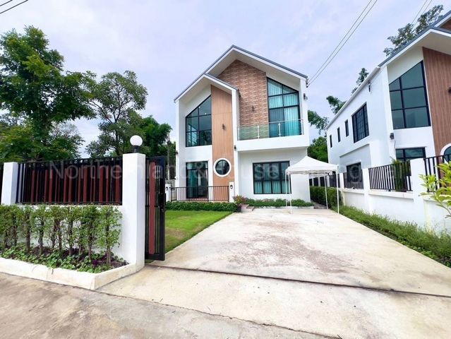 ขายด่วน 5.3 ล้าน บ้านสร้างใหม่ สไตล์โมเดิร์น แม่เหียะ พืชสวนโลก