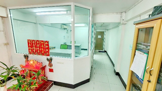 รวมค่าไฟน้ำ แอร์ เครื่องใช้สำนักงานชั้น1 รร.เลิศหล้านานาชาติ 1กม.