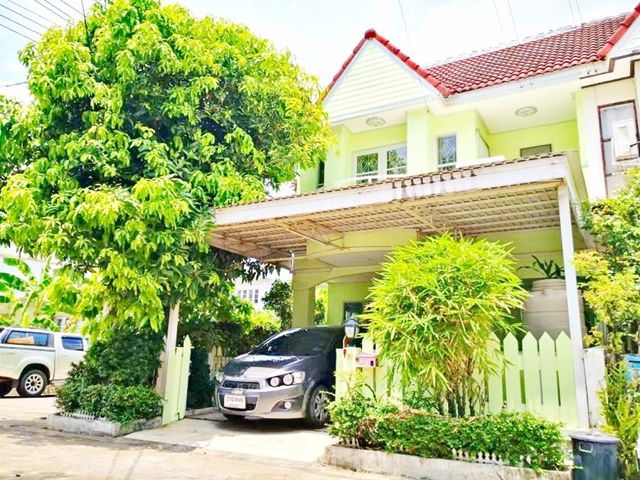 ตลาดถนอมมิตร 2 กม. MRT วัชรพล 2.7 กม. ให้เช่าบ้านมุมหลังใหญ่ 2 ชั