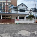 ขายบ้านแฝด2ชั้นพร้อมผู้เช่า 42ตรว ใกล้แยกคีรี เสม็ด ชลบุรี