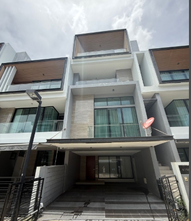 ขาย ทาวน์โฮม 3.5 ชั้น เนอวานาดีฟายน์ พระราม 9