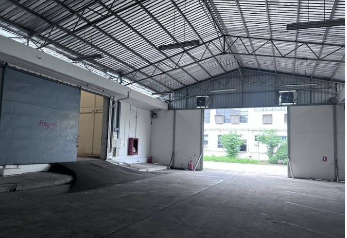 ให้เช่าโกดัง พื้นที่ 1,700-2,000 ตรม ติดถนนเทพารักษ์