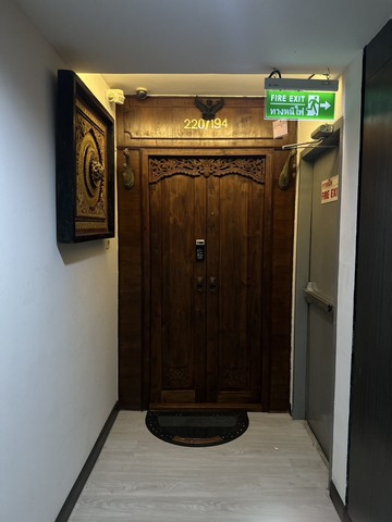 ขายคอนโดหรู ตกแต่งไม้สักทั้งห้อง พร้อมเฟอร์ฯ