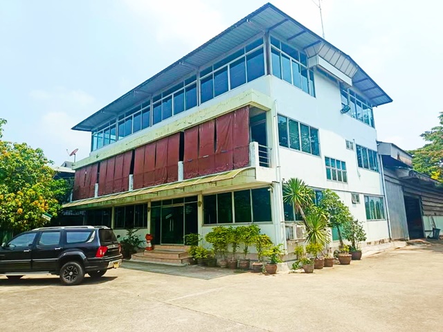 ตลาดมีนบุรี 1.5 กม ให้เช่าด่วน อาคาร 3ชั้น โกดัง1390ตรม. รถไฟฟ้า