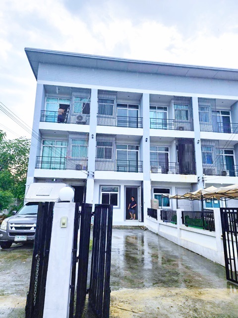 รพ.สินแพทย์ 2กม.รามอินทรา89-99 4นอน MRT แฟชั่น 400ม ทาวน์โฮม 3ชั