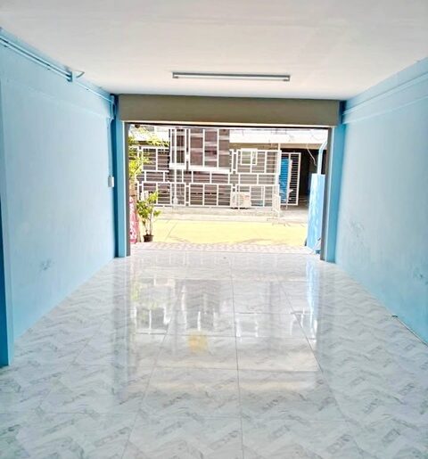 เทอร์มินอล 21เซ็นทรัลพระราม3 1.5 กม ทาวน์เฮ้าส์ 3 ชั้น 2นอน 1น้ำ