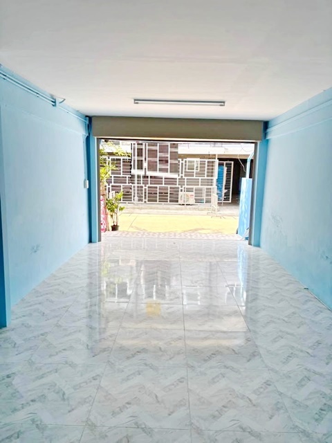 เทอร์มินอล 21เซ็นทรัลพระราม3 1.5 กม ทาวน์เฮ้าส์ 3 ชั้น 2นอน 1น้ำ