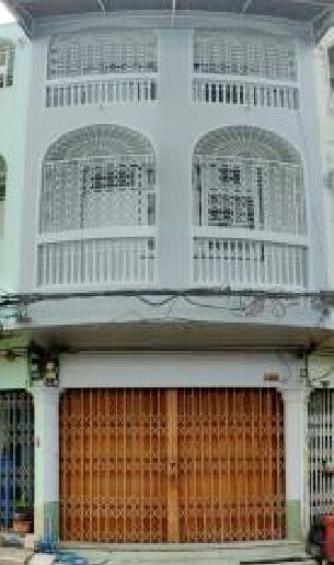 ทำเลใจกลางเ BTS ทองหล่อ 888ม. ให้เช่าอาคารพาณิชย์ 3 ชั้น 20 ตร.วา