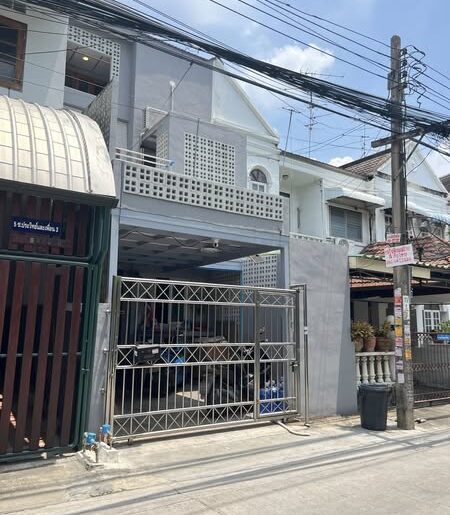 ทาวน์โฮม ซอยประวิทย์และเพื่อน 3 เลขที่ 7 ถนนสุขุมวิท 103