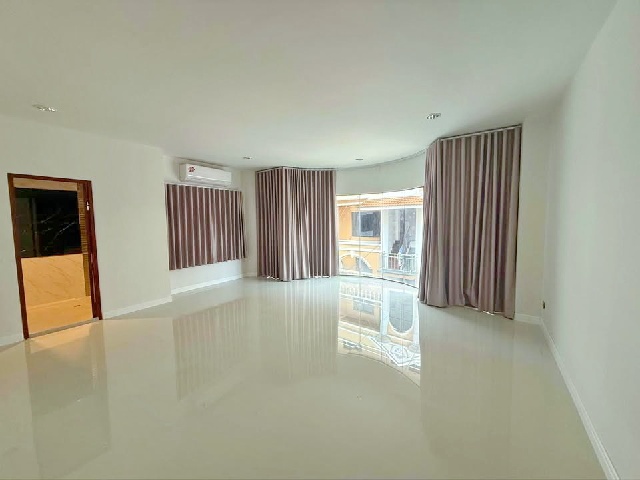 ให้เช่าทาวน์เฮ้าส์ 5ชั้น 5นอน ซ.ทองหล่อ 17-25 BTSพร้อมพงษ์ 1.8 กม