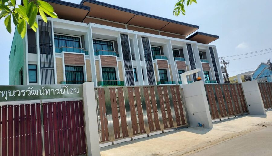 ขายทาวน์โฮม โฮมออฟฟิศ ทำเลทองย่านเพชรเกษม เขตภาษีเจริญ กรุงเทพมหา