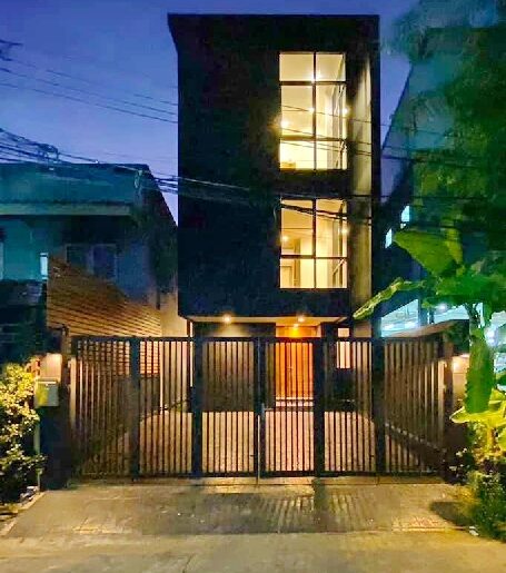 MRTสุทธิสาร 1.4 กม.ให้เช่าอาคาร 3ชั้น หรูหรา รัชดาภิเษก