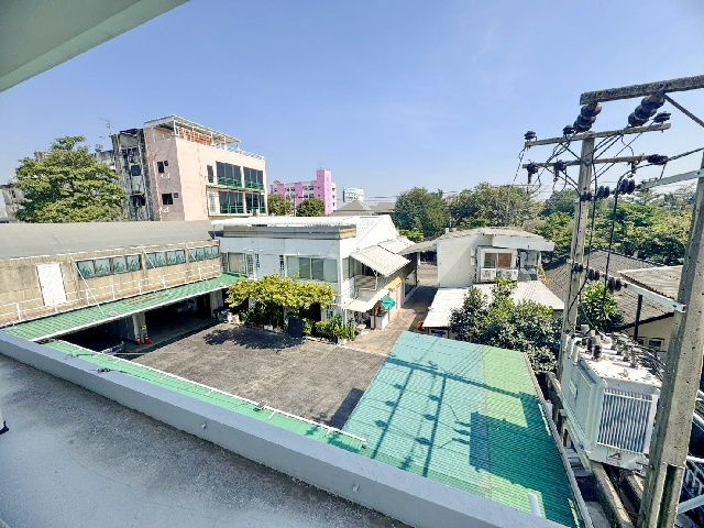 MRTลาดพร้าว อาคาร 3 ชั้นถ.ลาดพร้าว67 เซ็นทรัล ลาดพร้าว 750ตร.ม