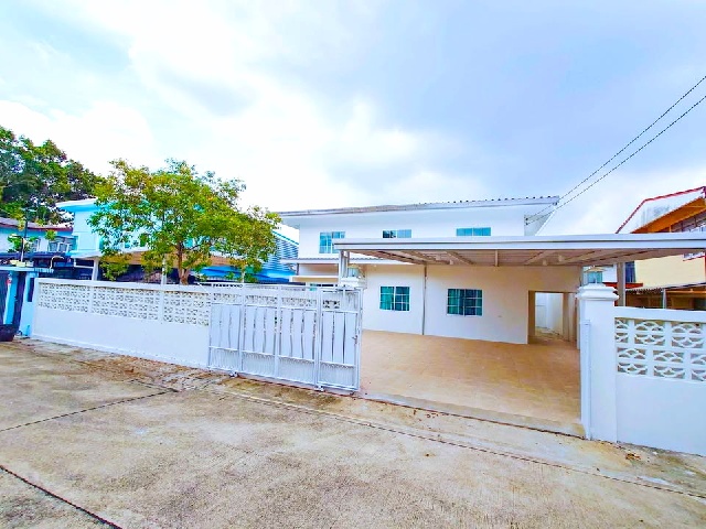 MRTศรีบูรพา 2กม. รร.นานาชาติ RAIS 1.5กม. ให้เช่าบ้าน 2 ชั้น ใหญ่