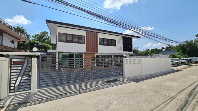 ให้เช่าโฮมออฟฟิศ2ชั้นย่านโชคชัย4 ลาดพร้าววังหิน เสนานิคม ใกล้เลีย