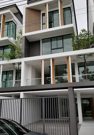 BH3555 ขายหรือให้เช่า ทาวน์โฮมหรู 3.5 ชั้น โฮมออฟฟิศสไตล์โมเดิร์น