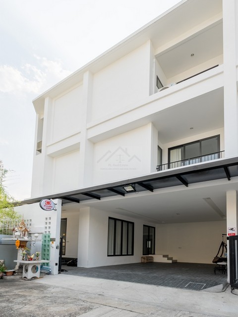 ให้เช่าโฮมออฟฟิศ 3 ชั้น 240ตรม สุขุมวิท 36 Minimall Style เรียบหร