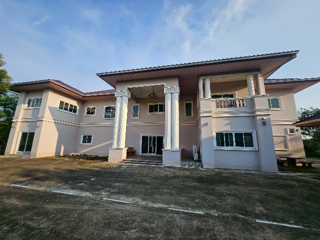 ขายด่วน ที่ดินพร้อมสิ่งปลูกสร้าง 8 ไร่ 20 ตร.วา