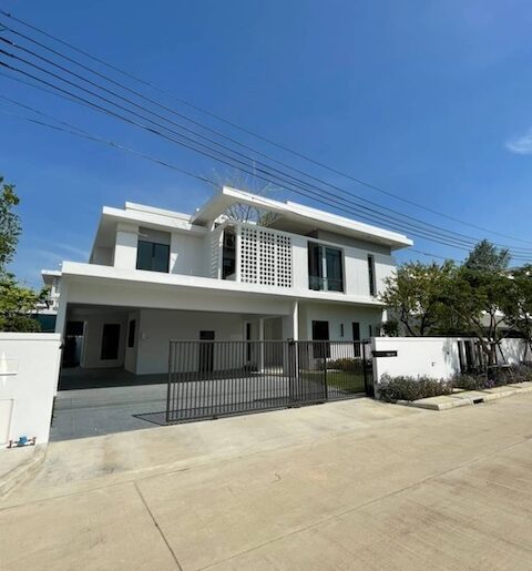 BH3570 ให้เช่าบ้านเดี่ยวหรู 2 ชั้น ติด Lake มัณฑนา กม.15 พูลวิลล