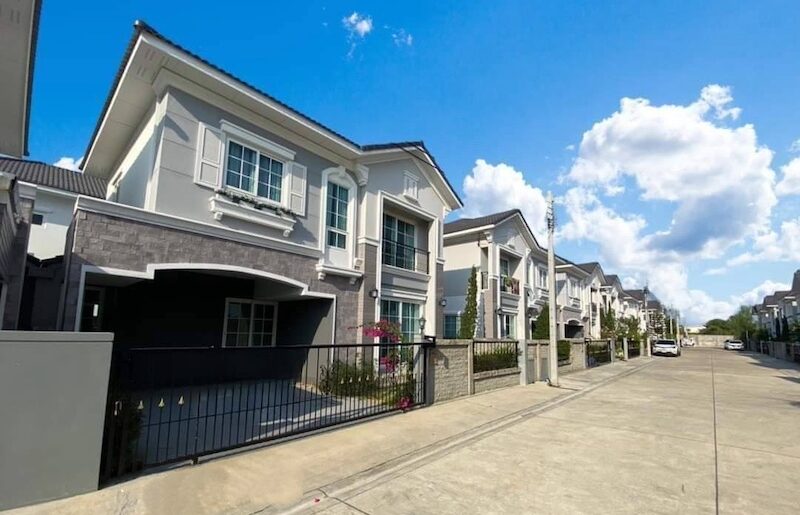 BS970 ขายบ้านด่วน! บ้านแฝดสไตล์อังกฤษ โกลเด้น นีโอ 2 รามอินทรา-วง