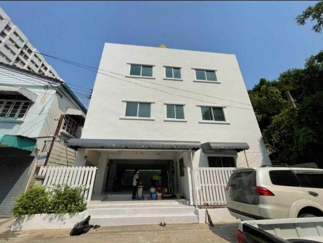 ให้เช่าอพาร์ทเม้น 3ชั้น ดัดแปลงทำเป็นสำนักงานได้ ย่านถนนลาดพร้าว