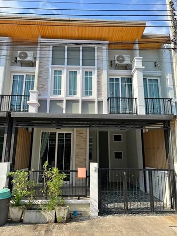 ให้เช่าทาวน์เฮ้าส์ 2ชั้น หมู่บ้าน โกลเด้นท์ทาวน์ บางนา สวนหลวง