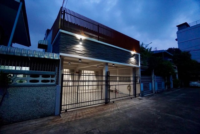 ให้เช่าทาวน์โฮม3ชั้นหมู่บ้านอยู่เจริญรัชดาภิเษกซอย3 ใกล้MRTพระราม