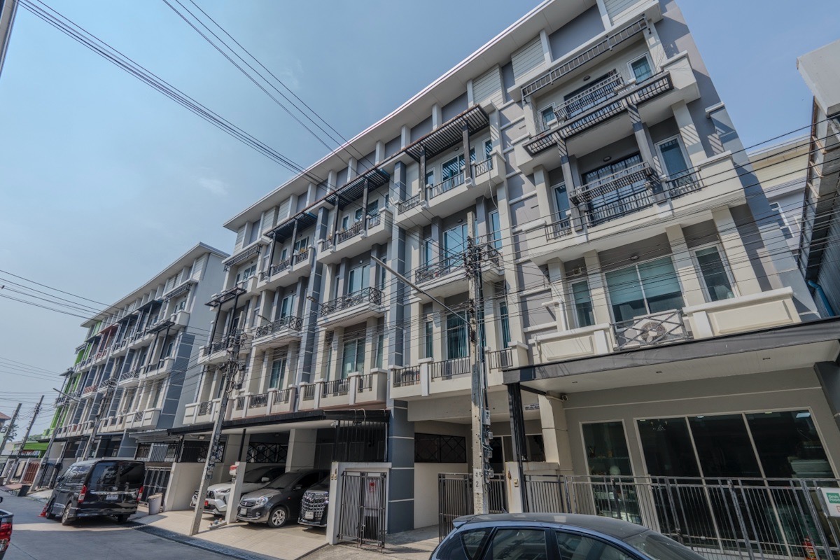 ขาย/ให้เช่า โฮมออฟฟิส 4 ชั้น RK BIZ Center ติดถนนมอเตอร์เวย์