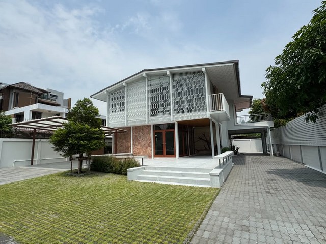 ให้เช่าบ้านเดี่ยวรีโนเวทใหม่ เอกมัยซอย 10 ปรีดีพนมยงค์ 25 พระโขนง