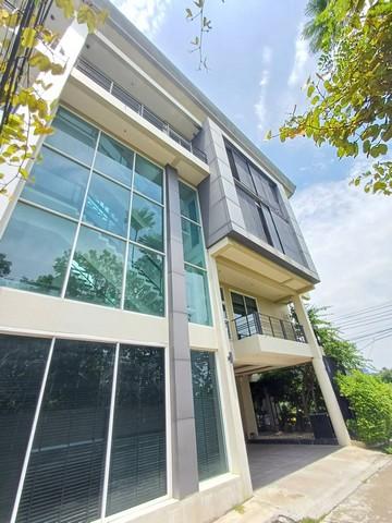 P644 ให้เช่า โฮมออฟฟิศ 4 ชั้น ห้องมุม ถนนรามอินทรา ใกล้แฟชั่นไอแล