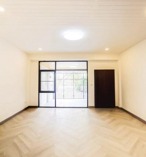 P646 ขาย ทาวน์เฮ้าส์ ซอยลาดพร้าว 94 ซอยอินทราภรณ์