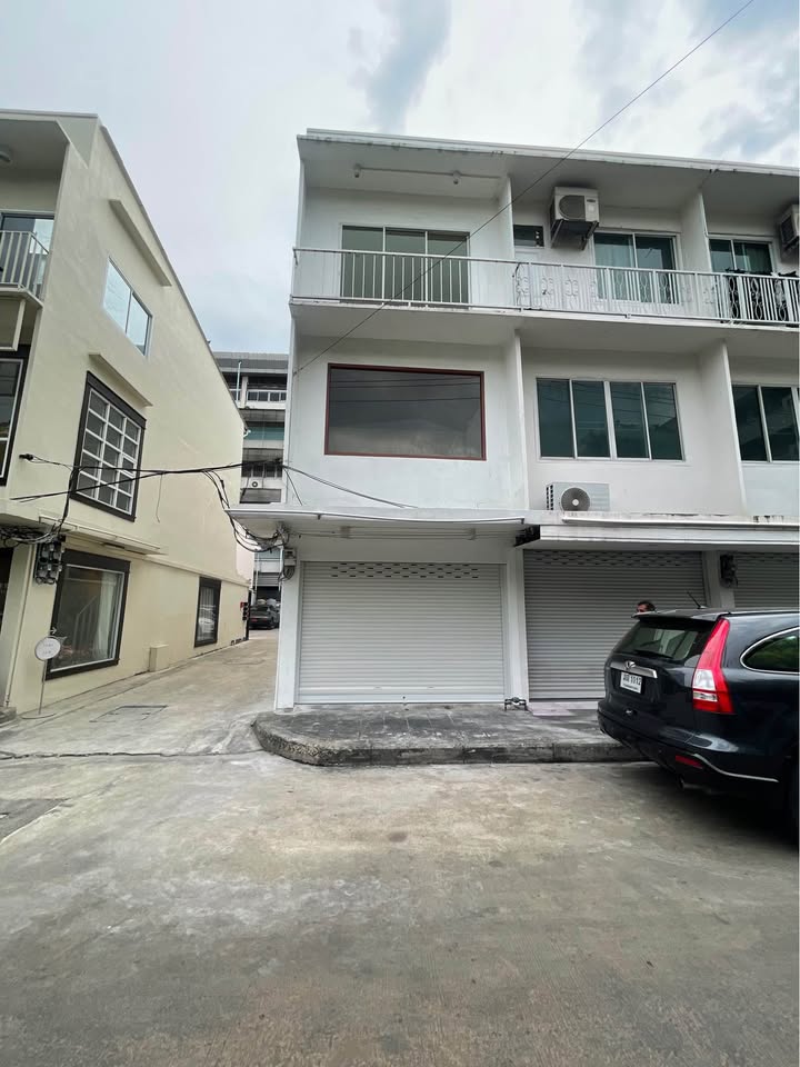 ให้เช่าทาวน์โฮม3ชั้นย่านสาธุประดิษฐ์ ถนนจันทร์ ทุ่งวัดดอน เขตสาธร