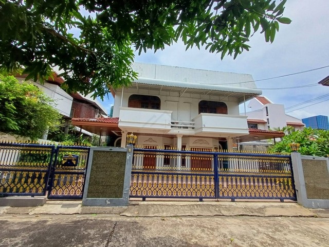 ขายบ้าน 75 ตรว. 8 นอน ย่านอารีย์ พหลโยธิน ซอยอารีย์สัมพันธ์ 4