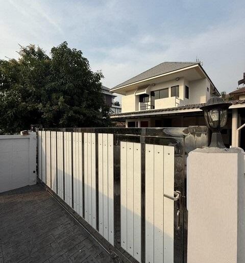 ให้เช่าบ้านเดี่ยว 2 ชั้น 4 ห้องนอน ย่านเลียบด่วน ลาดพร้าว 71