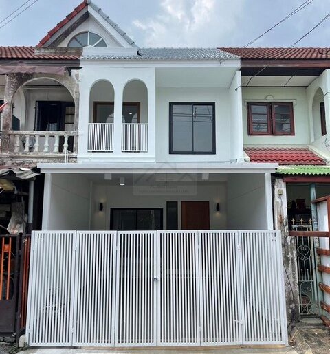 ขายทาวน์เฮาส์ 2 ชั้น 22 ตรว. นวมินทร์ 111 รีโนเวทใหม่สวย บ้านหันท