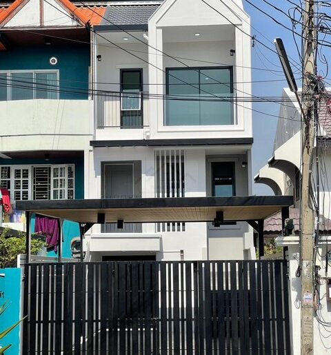 ขายทาวน์โฮม 3 ชั้น เล่นระดับ ซอยติวานนท์43 ใกล้สถานีรถไฟฟ้า สามัค