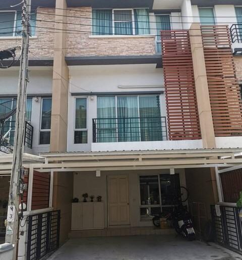 ให้เช่าทาวน์โฮม 3 ชั้น ทาวน์พลัส เกษตร – นวมินทร์ ถนนคลองลำเจียก