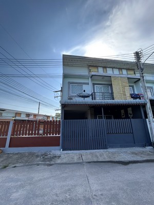 ทาวน์โฮมหลังมุมมีพื้นที่มากกว่าบ้านหลังอื่น ตกแต่งสวยงามลงตัวพร้อ