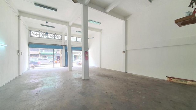 P702 ขาย อาคาร พาณิชย์ 2 คูหา ซอยโชคชัย 4