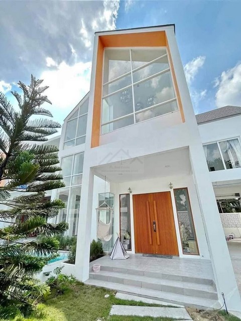 ให้เช่าPool Villa 3 ชั้น 200 ตรว 5นอน ถ.ราชพฤกษ์ ใกล้Central West