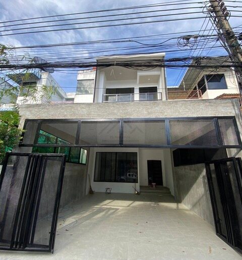 ให้เช่าทาวน์โฮม 3 ชั้น สไตล์โมเดิร์น 6 นอน อ่อนนุช 12 ใกล้ BTS อ่