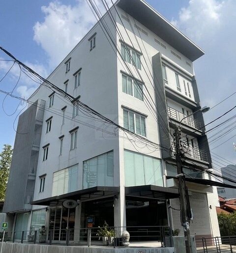 ให้เช่าอาคาร 4.5 ชั้น 900 ตรม. ระราม 9 ซอย 43 ใกล้เดอะไนน์ ใกล้ทา