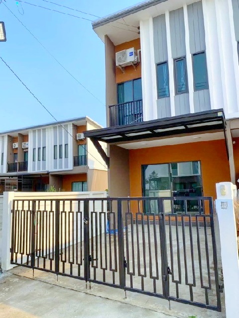 ตลาดชัชวาล คลอง 7 1.9 กม.ให้เช่าทาวน์โฮม 2 ชั้น 18 ตร.วา.