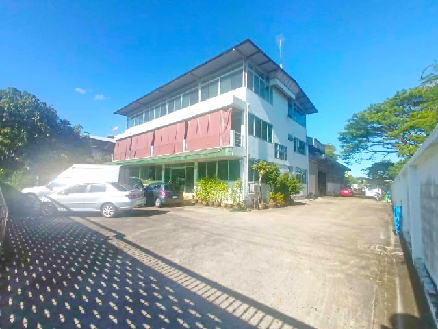 รร.อิสลามพัฒนาวิทยา 1 กม. ซ.ราษฎร์อุทิศ 64-70 โกดัง พร้อม 3 ชั้น