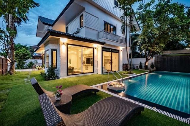 ให้เช่า 74,000 บาท 135 ตรว. บ้านพูลวิลล่า ตกแต่งสวยหรู พร้อมอยู่