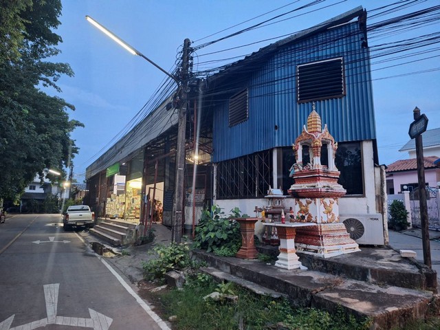 ขายที่ดินพร้อมสิ่งปลูกสร้าง ห้องแถว ใกล้บึงแก่นนคร อำเภอเมืองขอนแ